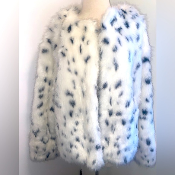 Zara White and Black Faux Fur Coat - Picture 2 of 9